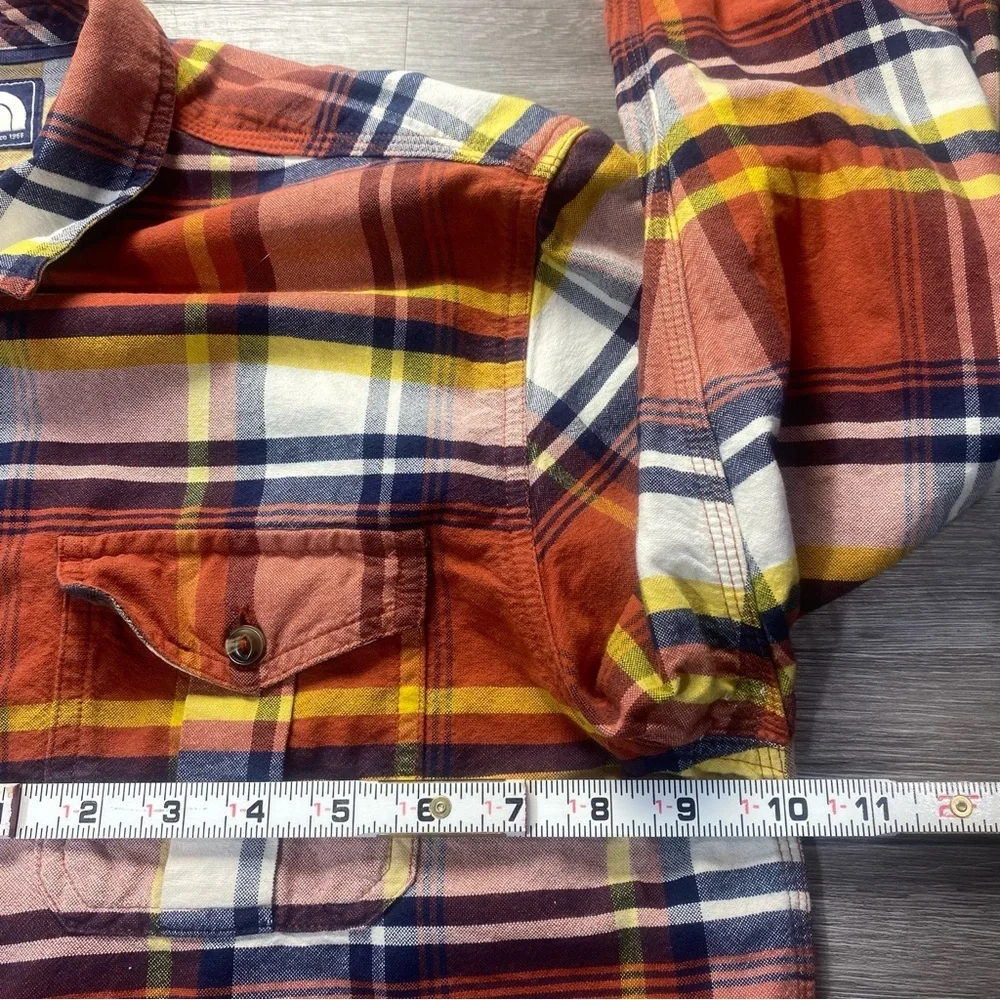 The North Face Plaid Button-Up Shirt Men's Size‎ L Outdoor Flannel Long Sleeve